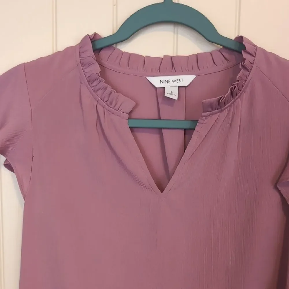 NWT Nine West Dusty Purple Flutter Sleeve Blouse - Picture 4 of 13